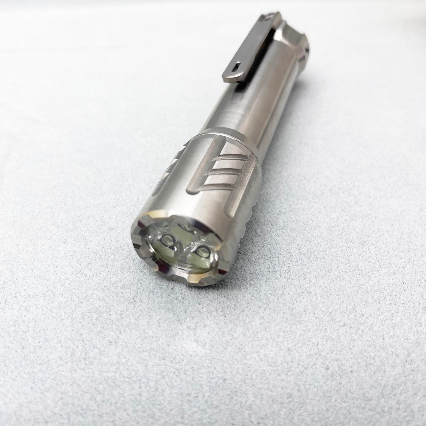Glow Arrow-03 18650 Flashlight Titanium Triple Emitter Samsung 5000K / Cree XPL6500K LED With 18650 Type-C Battery