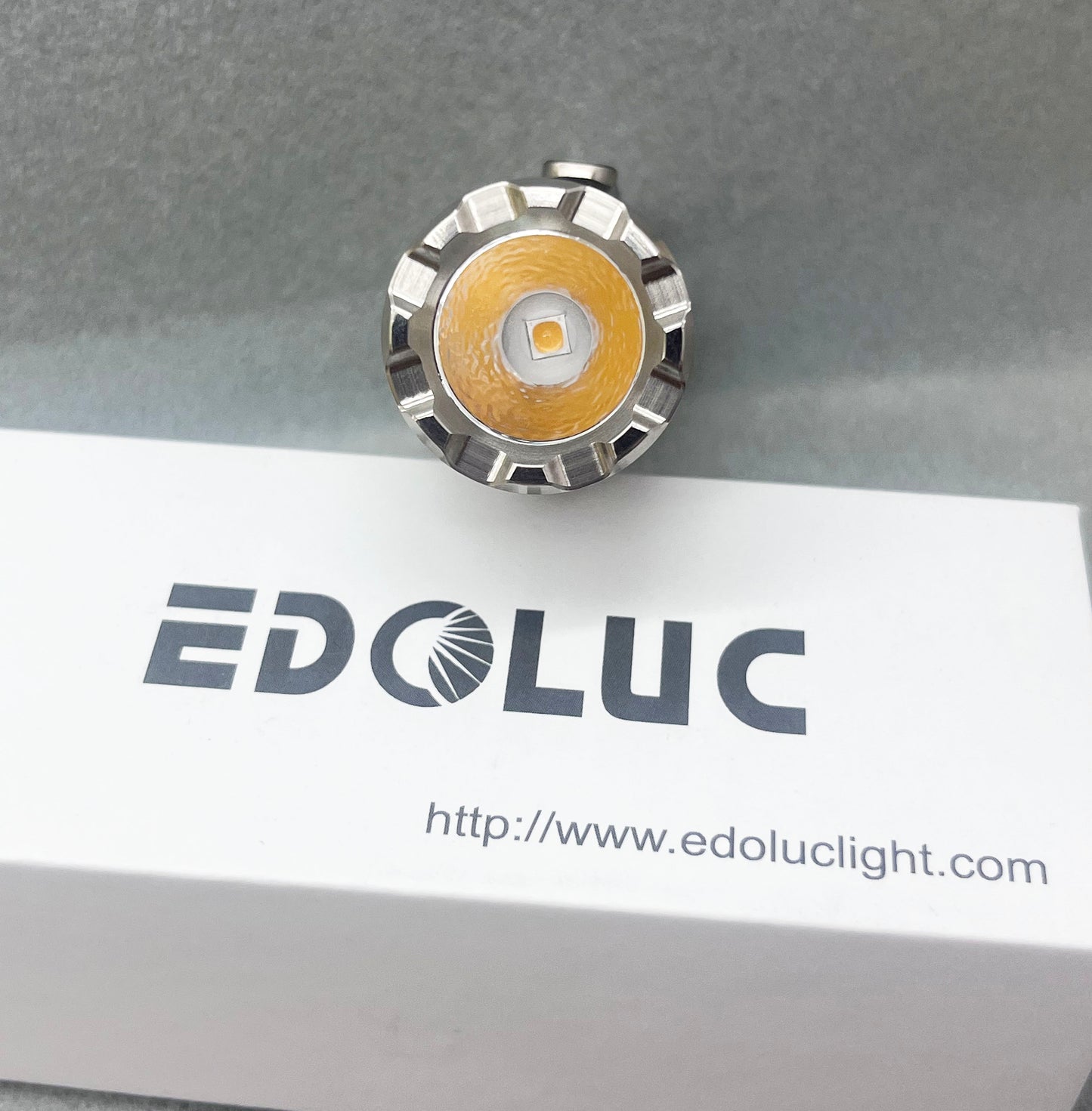Glow Arrow 18350-01 Flashlight Titanium Single Emitter NiChia 519A 4000K/Samsung 5000K/Cree XPL 6500K LED With 18350 Type-C Battery