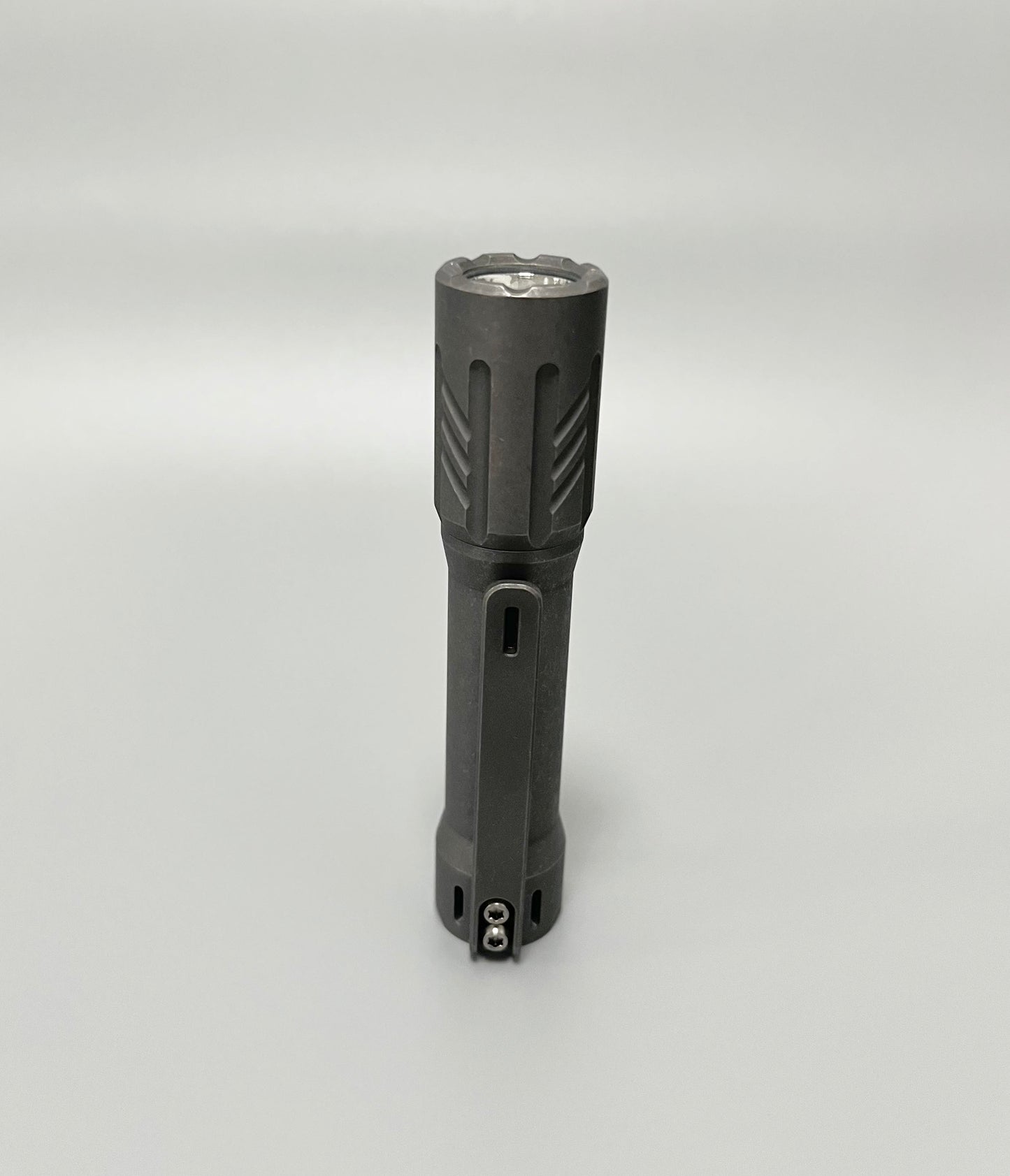 EDOLUC Glow arrow EDC Taschenlampe Titan Nichia 519a 4000K R9080/Samsung5000K/XPL6500K mit Typ-C 14500/AA Batterie