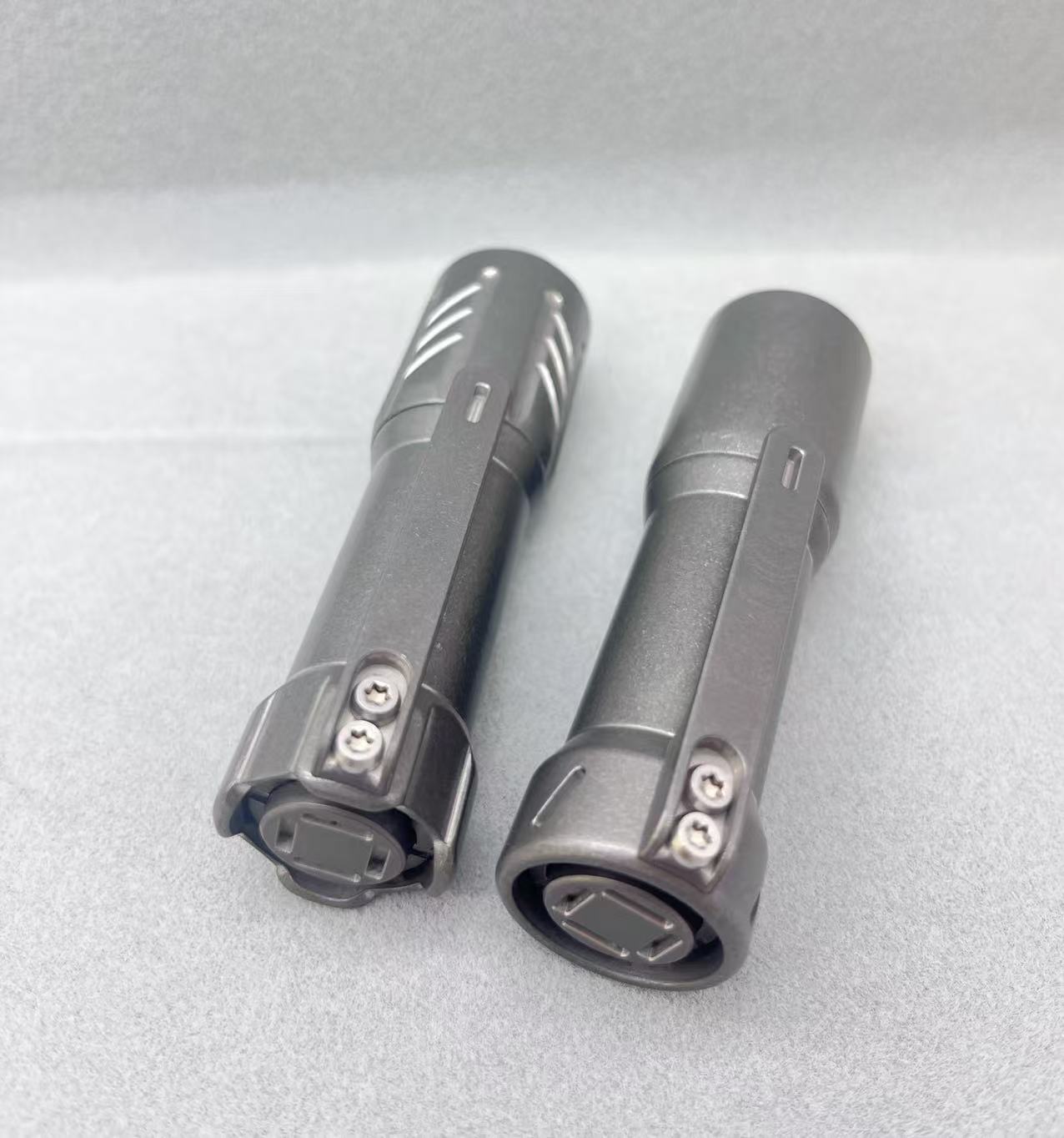 EDOLUC JM Smooth 18350 Taschenlampe Titanium Triple Emitter Nichia 519a 4000K LED mit 18350 Typ-C Batterie