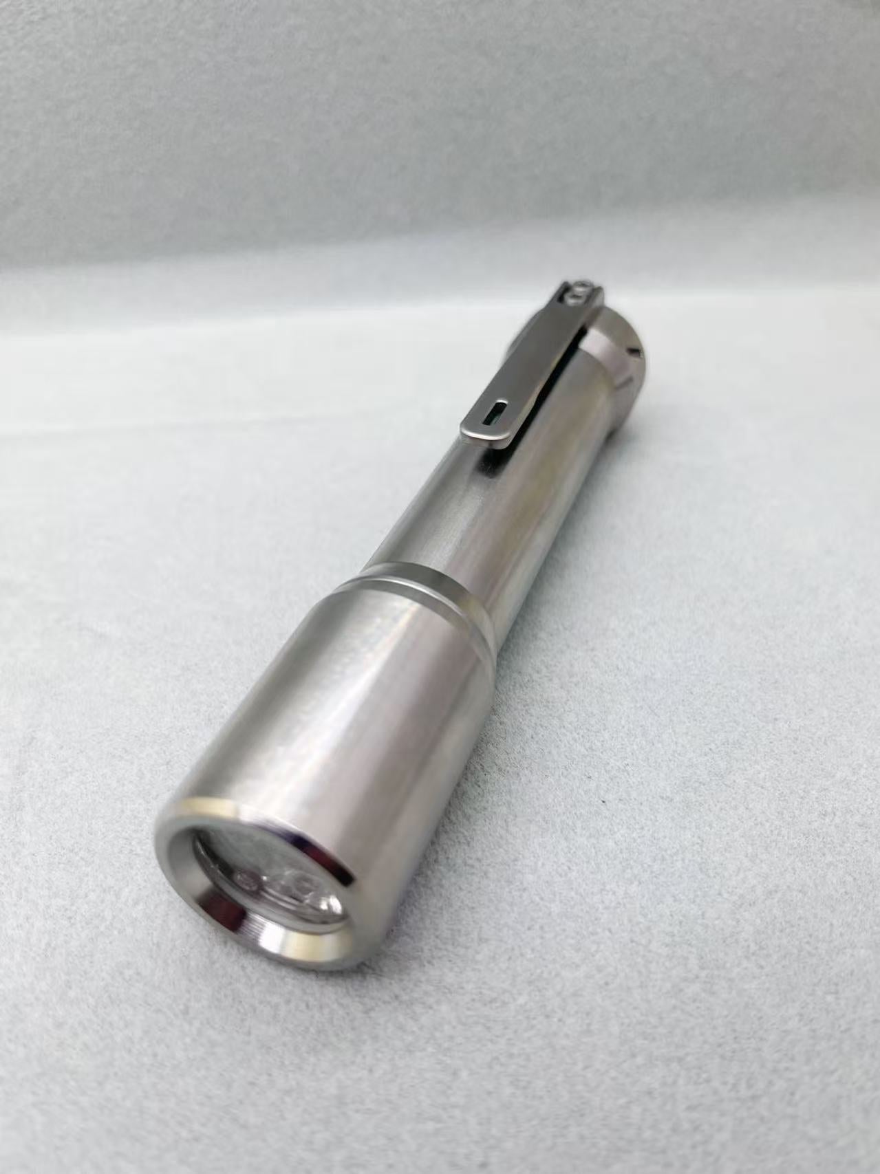 Glow Arrow-03 18650-JM Flashlight Titanium Smooth Triple Emitter Samsung 5000K / Cree XPL6500K LED With 18650 Type-C Battery
