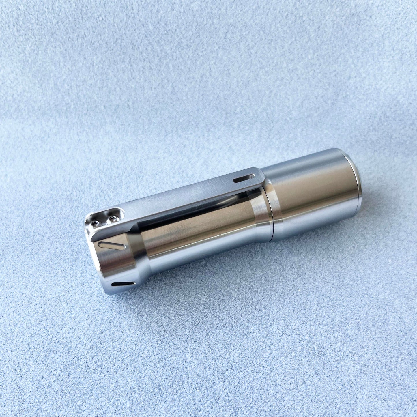 EDOLUC JM Smooth 18350 Taschenlampe Titanium Triple Emitter Nichia 519a 4000K LED mit 18350 Typ-C Batterie