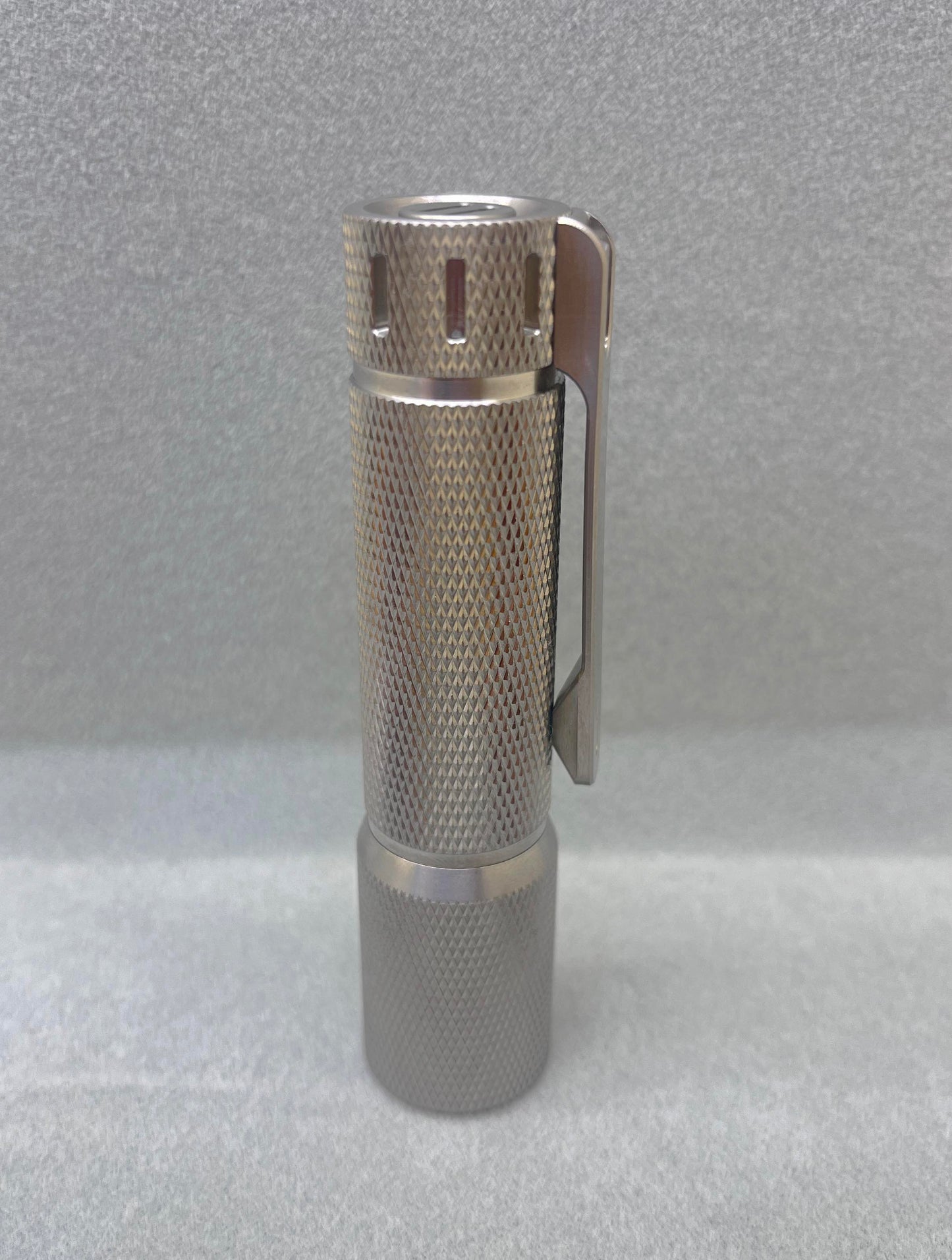 EDOLUC Knurly 14500/AA Flashlight Titanium with Type-C 14500/AA Battery