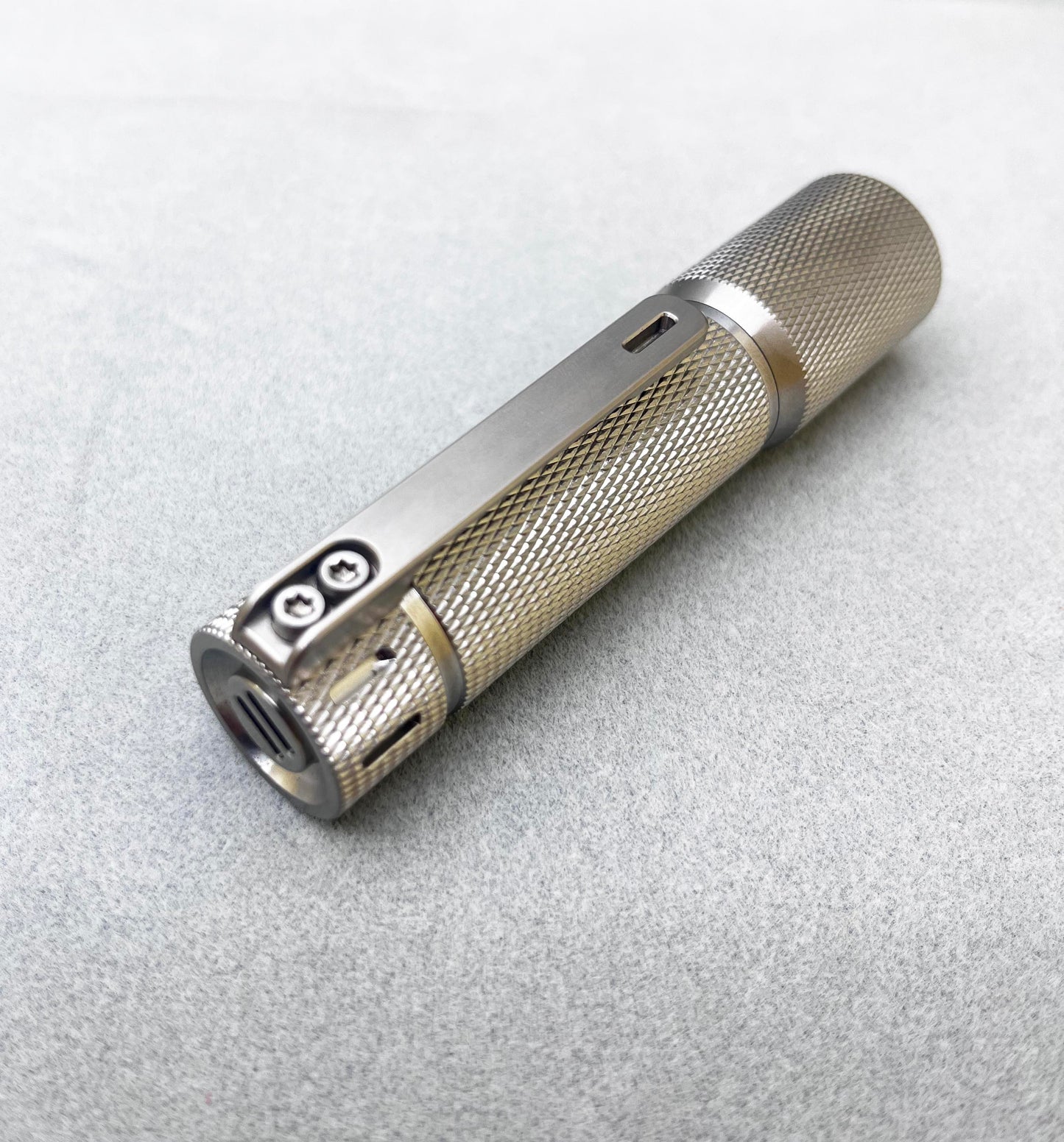EDOLUC Knurly 14500/AA Flashlight Titanium with Type-C 14500/AA Battery