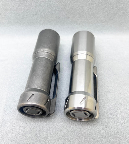 EDOLUC JM Smooth 18350 Taschenlampe Titanium Triple Emitter Nichia 519a 4000K LED mit 18350 Typ-C Batterie