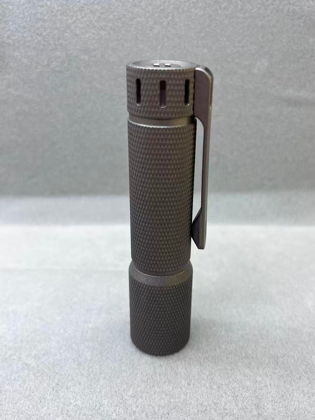 EDOLUC Knurly 14500/AA Flashlight Titanium with Type-C 14500/AA Battery