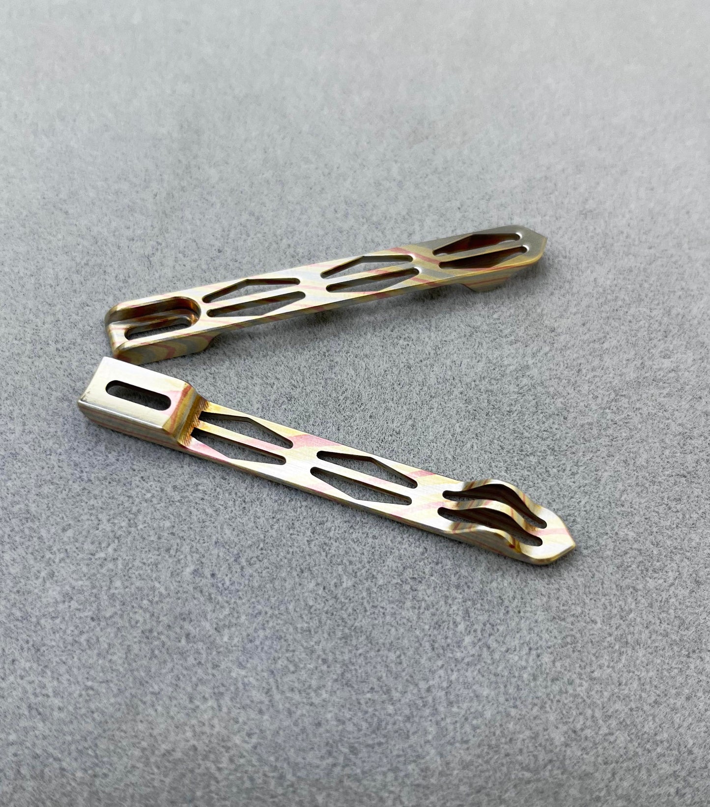 Edoluc Holo Tri Clip Compatible with Edoluc flashlights Mokume Clips