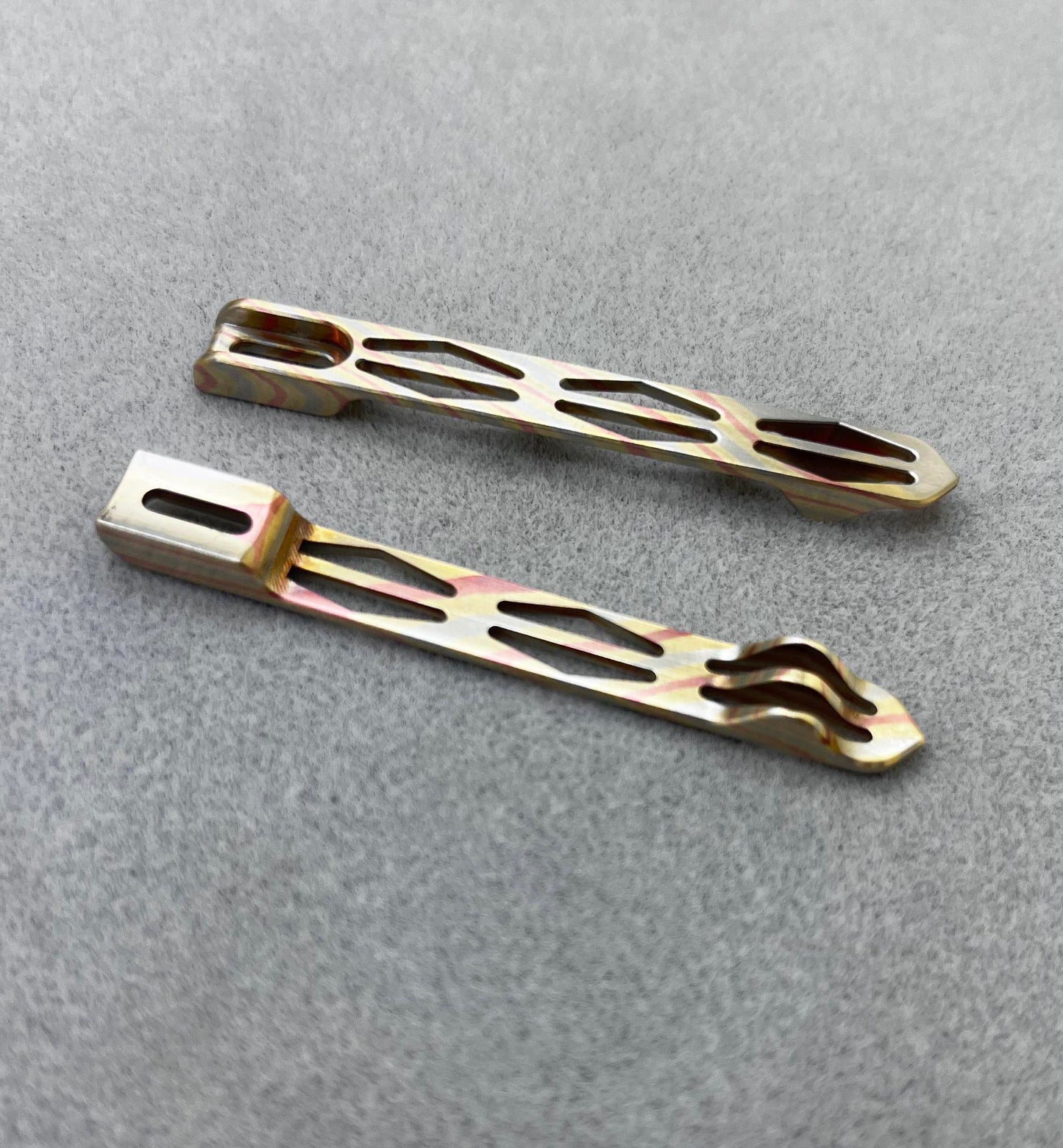 Edoluc Holo Tri Clip Compatible with Edoluc flashlights Mokume Clips